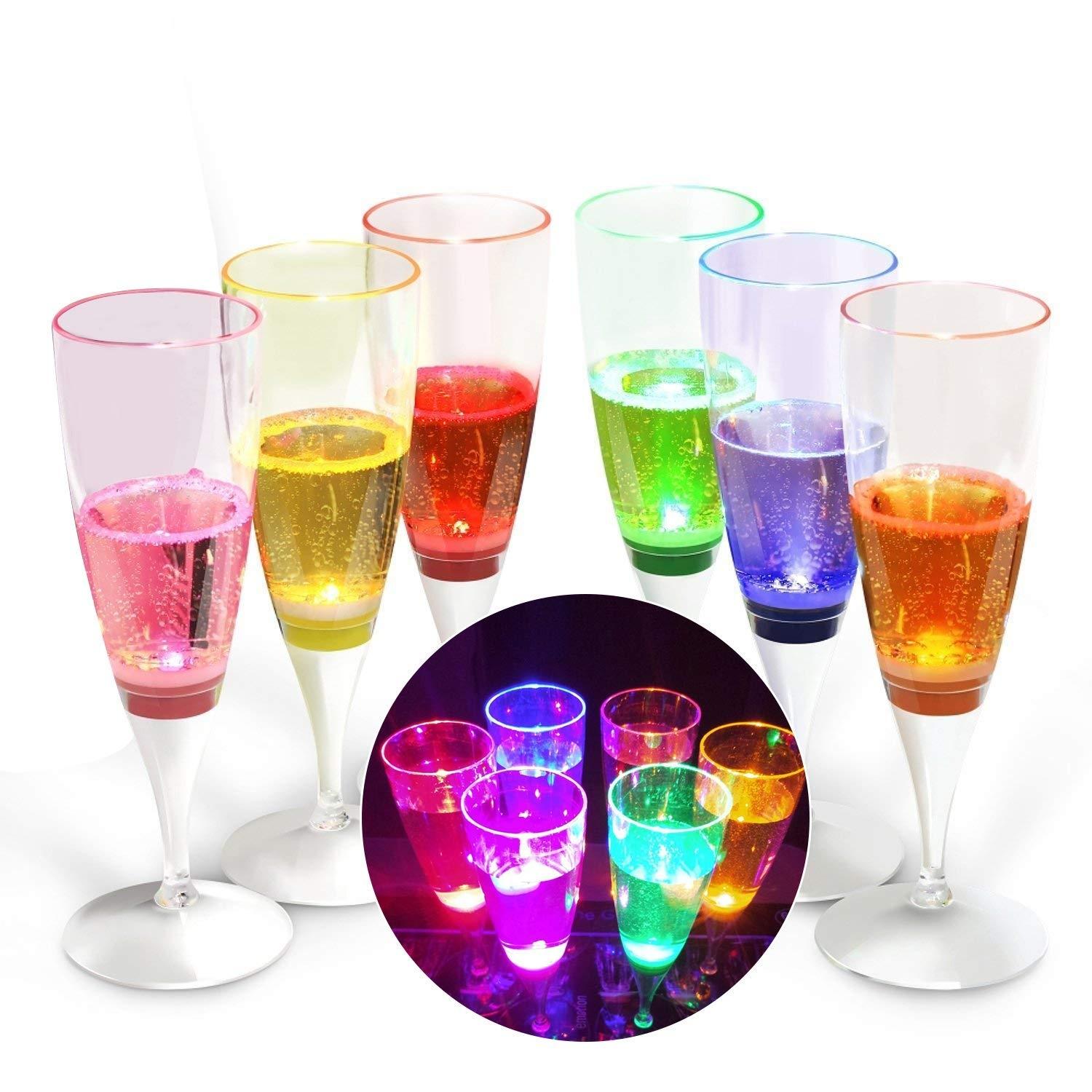 Bicchieri cocktail plastica luminosi su Amazon