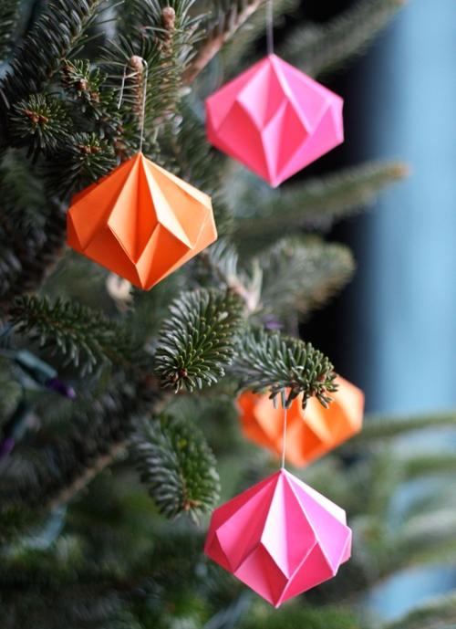 Addobbi natalizi con gli origami, da howaboutorange.blogspot.com