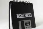 Riciclo creativo RAEE: agenda con floppy disk, da etsy.com