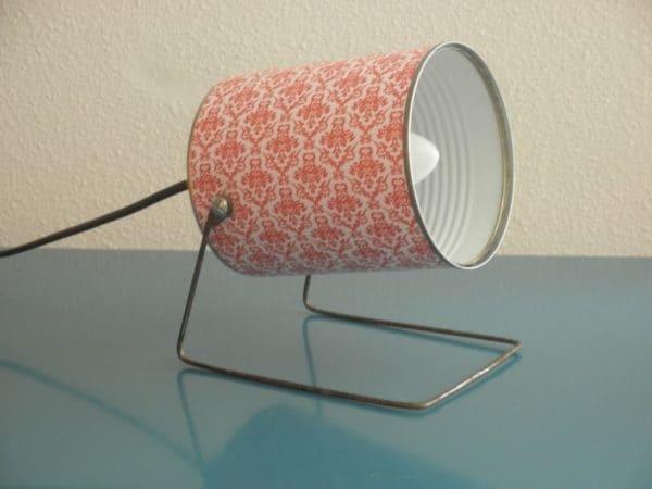 Riciclo creativo: lampada con barattolo di latta, da etsy.com