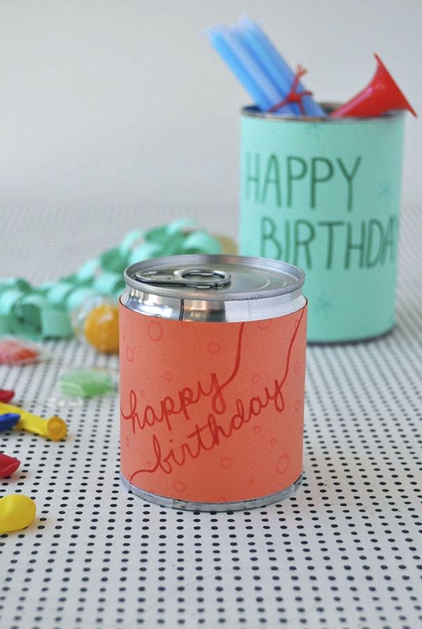 Lattine e barattoli come scatole a sorpesa per il compleanno, da ohhappyday.com