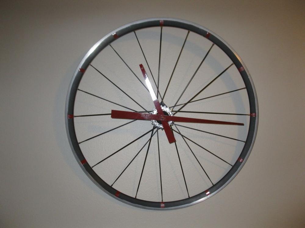 Orologio fai da te con il cerchione della bici, da instructables.com