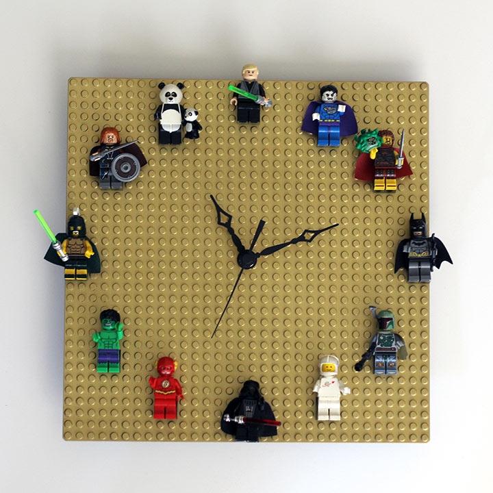 Orologio creativo con le Lego, da ournerdhome.com