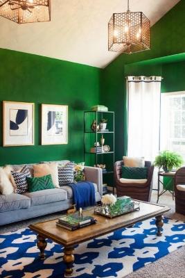 Grandi contrasti di colore in una casa massimalista, da trendir.com