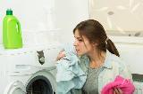 La pulizia della lavatrice aiuta la rimozione dei cattivi odori