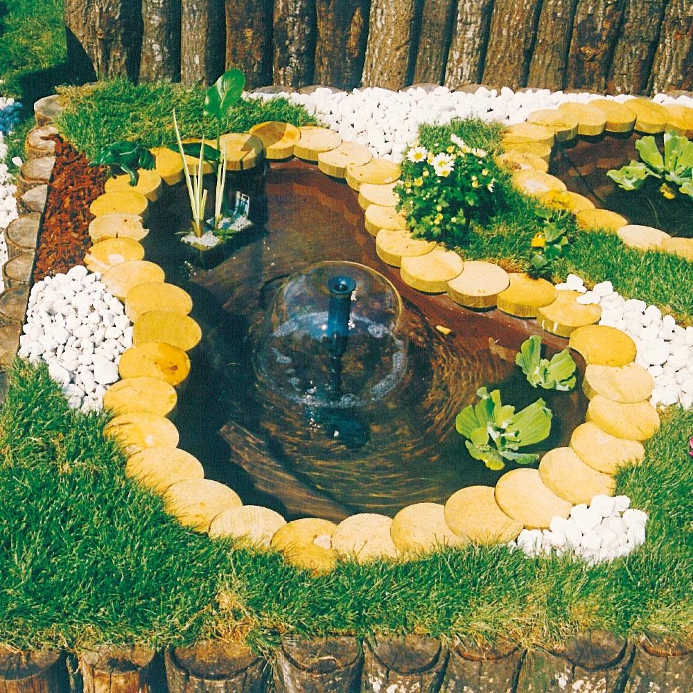 Piccolo laghetto ornamentale by Giardini d'Acqua