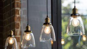 Lampade in vetro: idee per illuminare gli spazi con stile