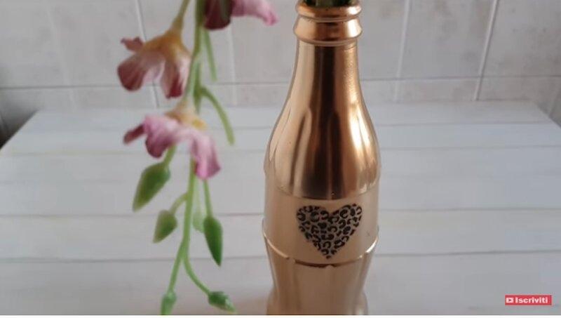 Trasformare una bottiglia di vetro in un elegante vaso per fiori - Vivi con Letizia