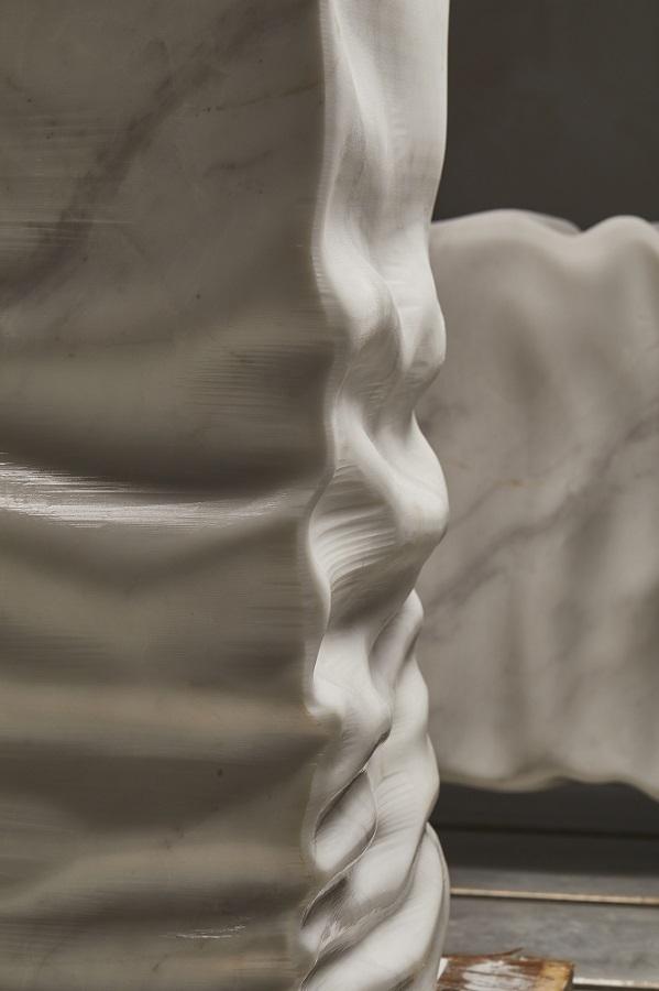 Particolare del lavabo in marmo Ossimoro, antoniolupi