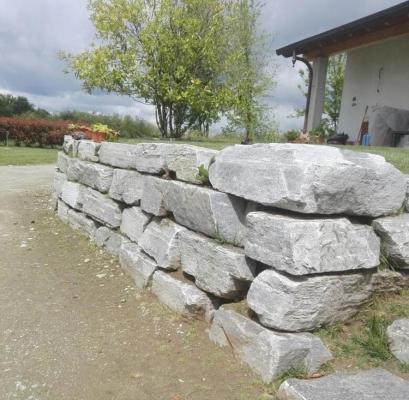 Muro sostegno in blocchi di pietra - Beole e Marmi Pelganta Giorgio