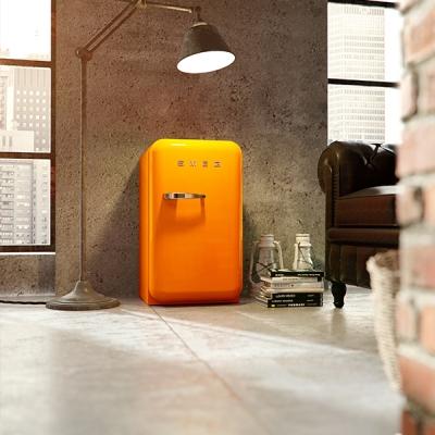 Pantone Orange Tiger - Smeg Frigorifero Fab28