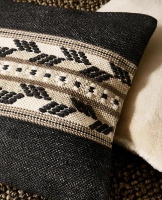 Cuscino effetto tappeto - Design e foto by Zara Home