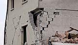 Tipici danni da terremoto dovuti a taglio diagonale