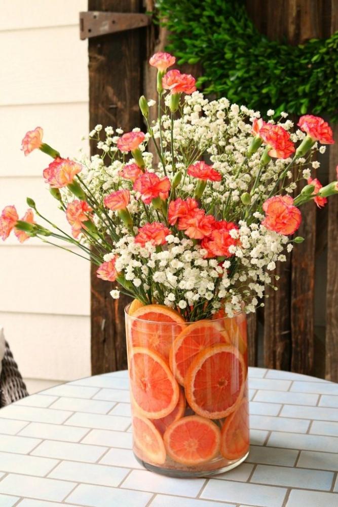 Centrotavola con fiori e frutta, da refreshrestyle.com