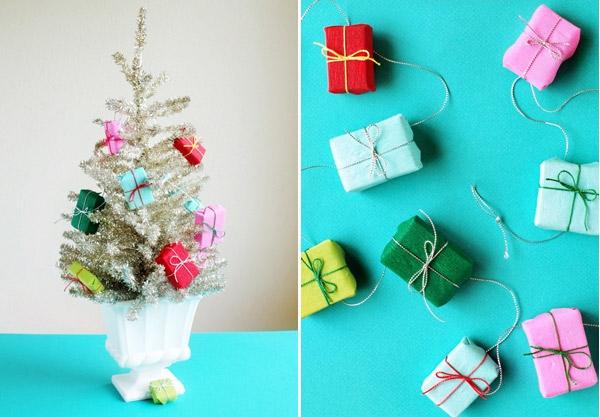 Ghirlanda di regali con carta per l'albero di Natale, da ohhappyday.com