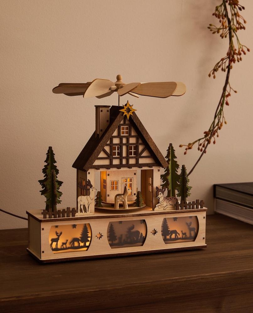Collezione natalizia Zara Home: decorazione in legno a forma di casetta