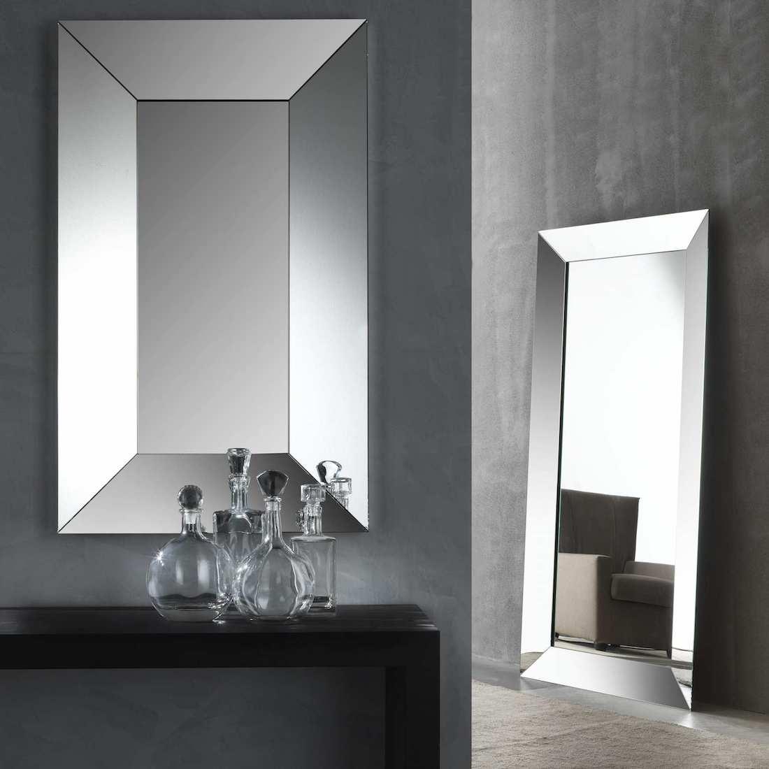Giocare con la luce: specchio moderno Luxor - Design e foto by Milanomondo