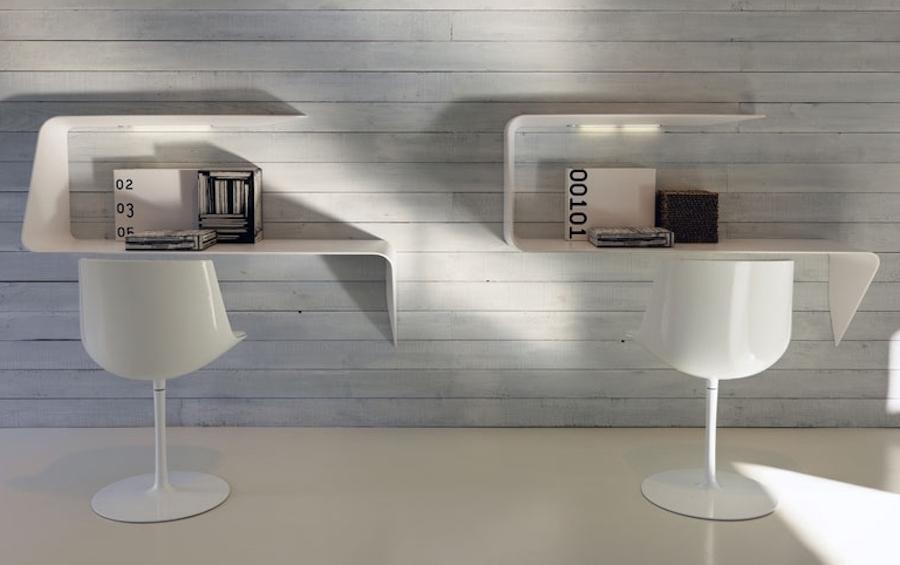 Mamba, mensola-scrivania per home office - Design e foto by MDF Italia