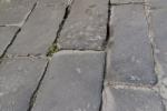 Pavimentazioni esterne in basalto deformate