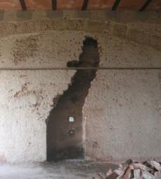 Nicchia messa a nudo in muratura esistente