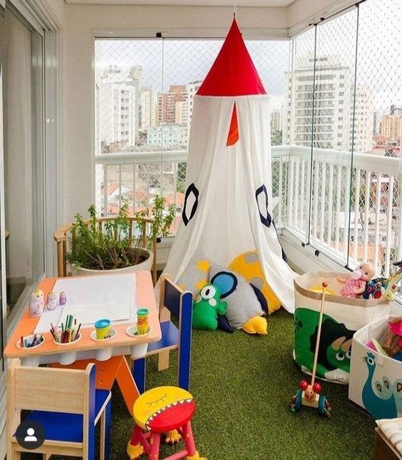 Il balcone può diventare anche un parco giochi per i piccoli - Fonte: Pinterest