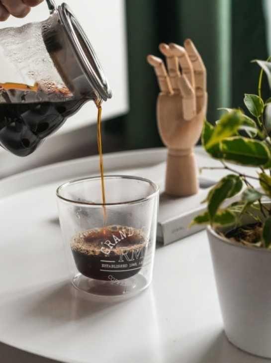 Postazione per il caffè dentro casa