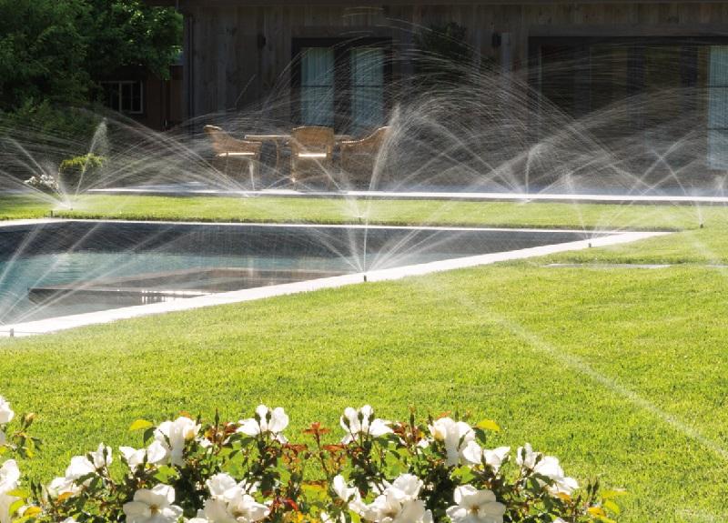 Quanto costa un impianto di irrigazione automatico interrato per il giardino  - TipiTipi Magazine