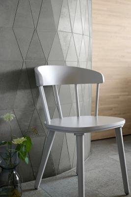 Sedia grigio chiaro Omtaenksam - Fonte foto: Ikea