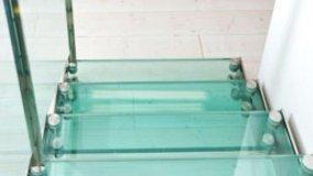 Scale in vetro e acciaio