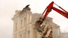 Stop alle demolizioni in Campania?