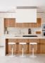 Cucina bianco e legno D90/T45 di TM ITALIA Cucine