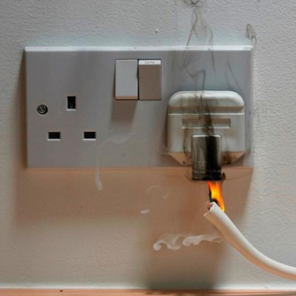 Sicurezza domestica: prese elettriche deteriorate a rischio corto circuito