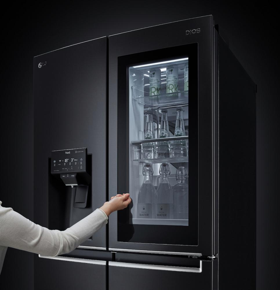 CES 2021: frigo InstaView Door-in-Door con dispenser - Foto by LG