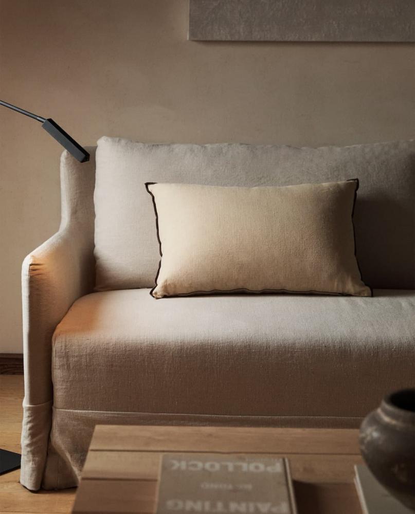 Cuscino in lino in nuance beige - Foto by Zara Home