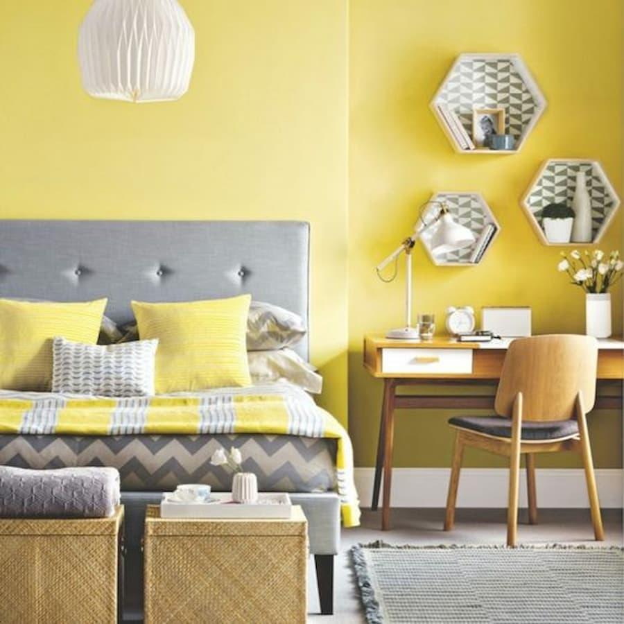 I colori dell'anno vengono portati anche in camera da letto - credits Pinterest