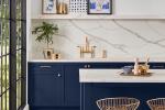Blu navy in cucina, da architecturaldigest.com