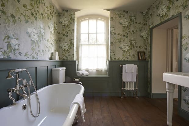 Bagno cottagecore, da therectoryhotel.com 