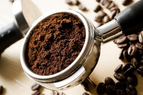 Serve tanto caffè per concimare? Si può chiedere anche al bar sotto casa