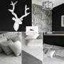 Idee per addobbare il letto in una camera in bianco e nero: Idee di spazio interior design