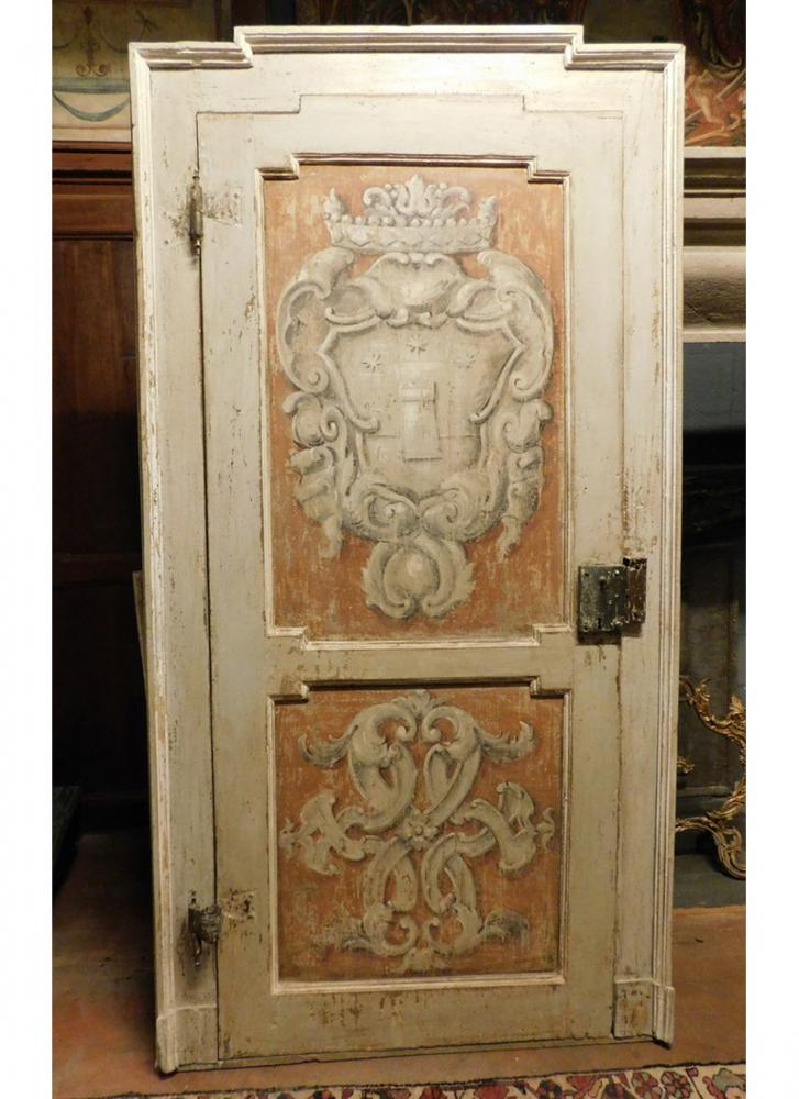 Porta settecentesca con stemma araldico, by Simone Marro
