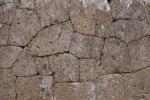 Muro in pietra di tufo di epoca etrusca ben conservato