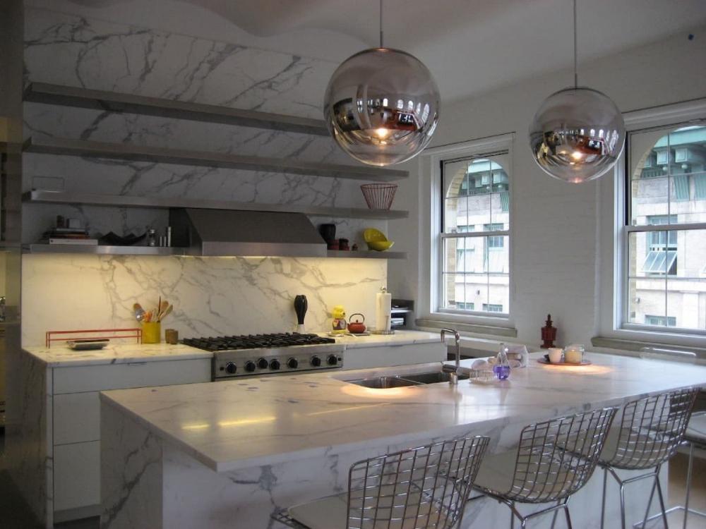 Il marmo di Carrara è adatto a vari ambienti tra cui la cucina - Foto Marmidicarrara