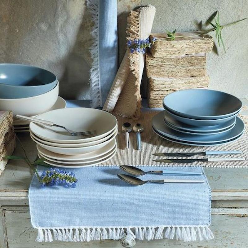 Tableware in beige ed azzurro di Tognana