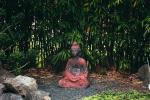 Statua Di Buddha in un giardino giapponese