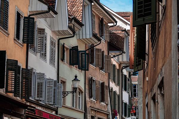 Quinta urbana formata dalle facciate di un centro storico