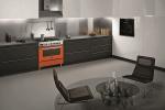 Cucina freestanding arancione, modello Bertazzoni