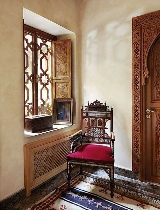 Im arabischen Stil geschnitzte Möbel von simonwatson.com 
