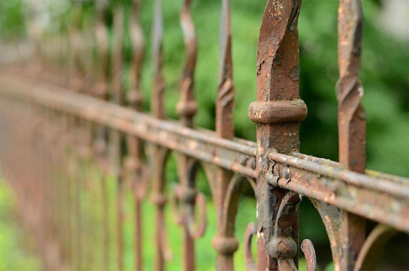 Rusty railing - Photo: San Marco