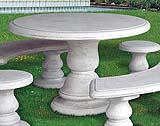 Tavolo con sedie da esterno in pietra della Pompidu-living