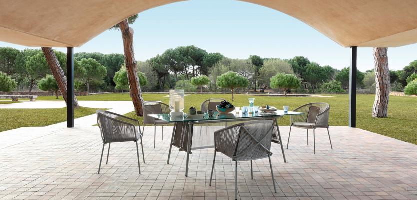 Roche Bobois, Traveler outdoor tavolo rettangolare in metallo e vetro